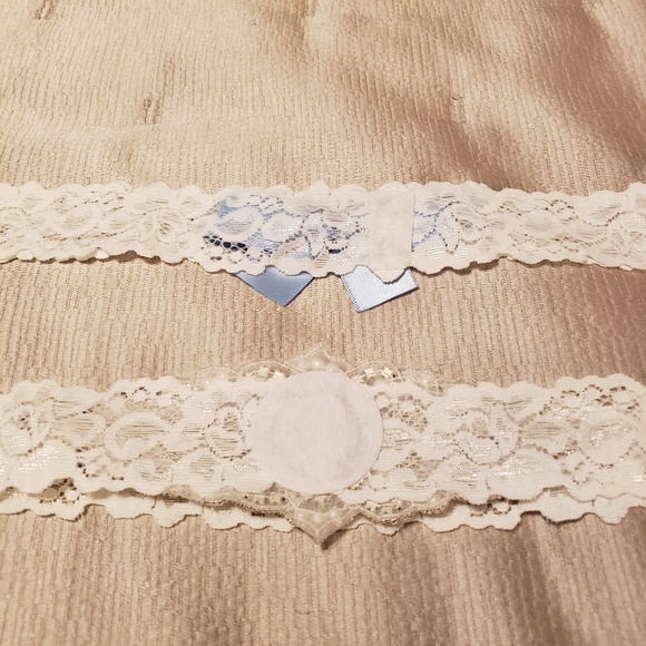 Plus Size Bridal Embellished LaceGarter Set - Picture 5 of 7